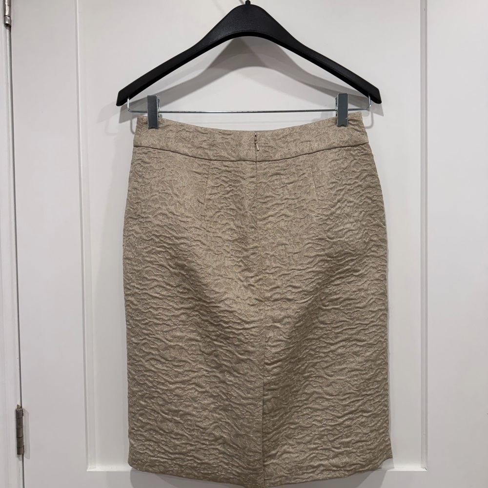 Banana Republic Jacquard Gold Shimmer Pencil Skirt. - Picture 7 of 10